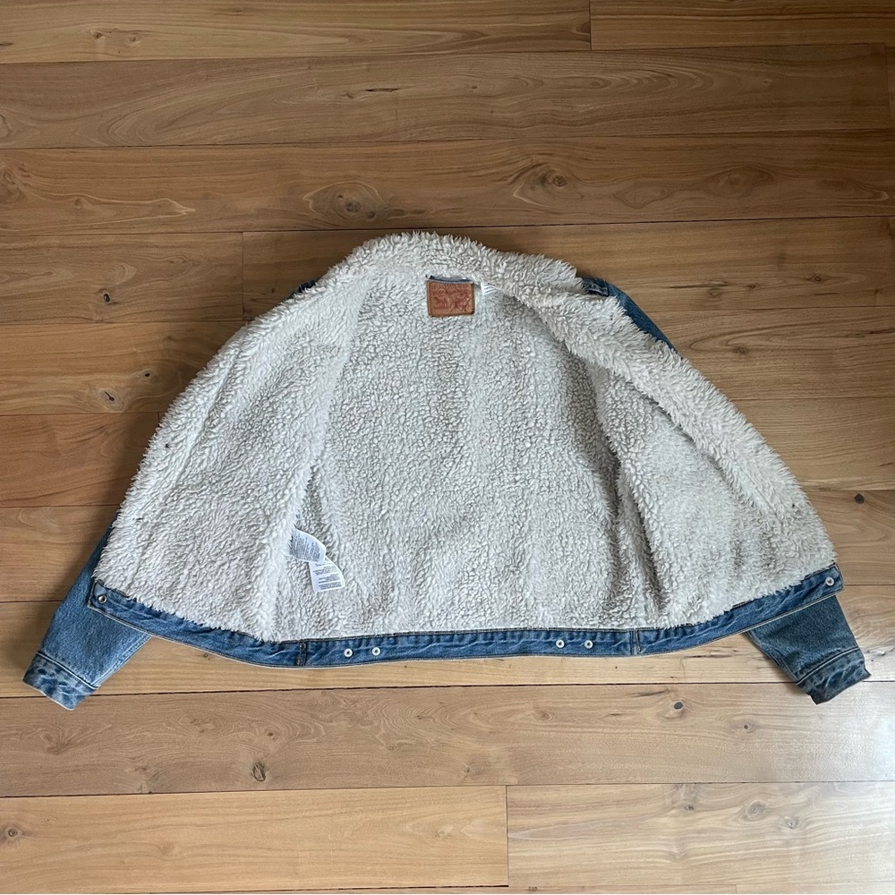 Levi's: Ex-Boyfriend Sherpa Trucker Denim Jacket - Picture 8 of 10